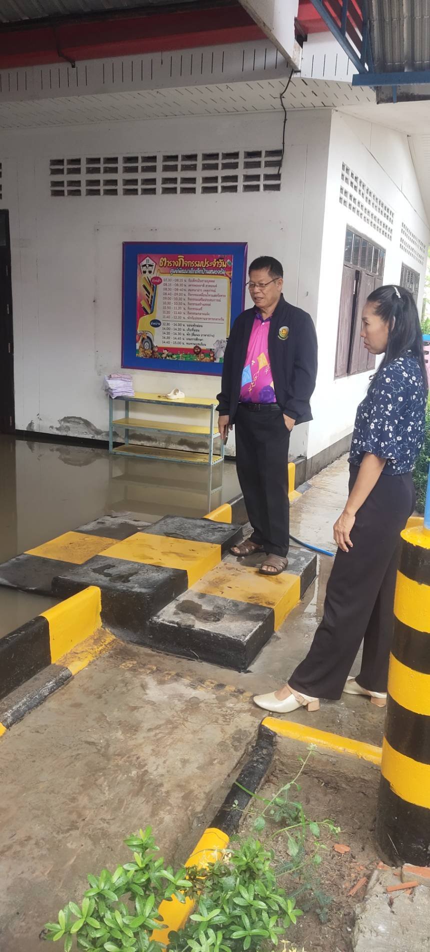ลงพื้นที่สำรวจความเสียหายของศูนย์พัฒนาเด็กเล็กบ้านหนองอ้ม