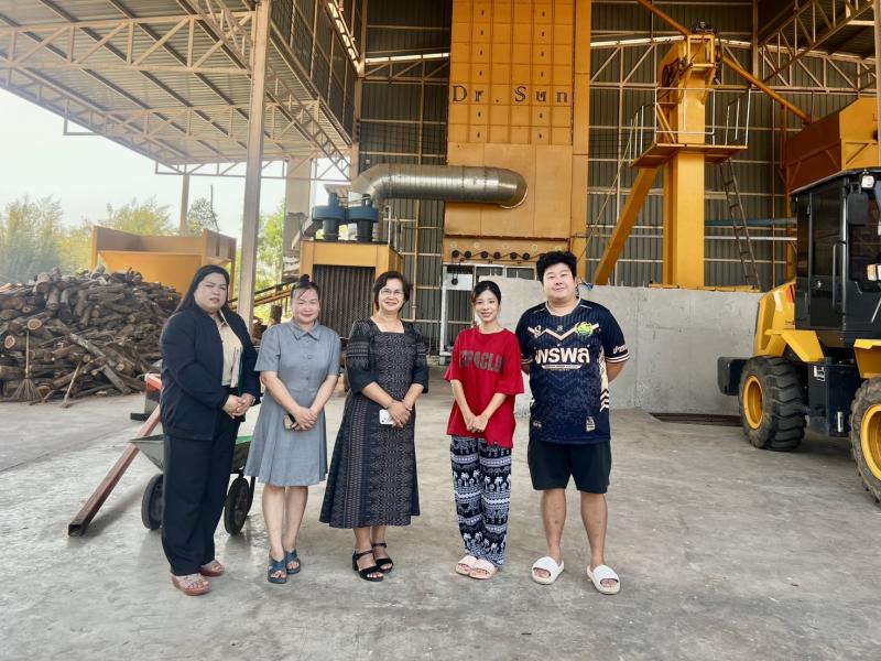 ออกตรวจเยี่ยมผู้ประกอบกิจการเกี่ยวกับไม้หรือกระดาษ การเผาถ่าน หรือการสะสมถ่าน เพื่อการจำหน่าย